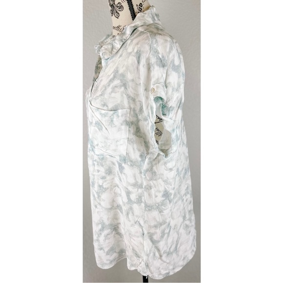 Anthropologie Cloth and Stone Tie Dye Shortsleeve Buttondown, size Medium - Picture 3 of 9